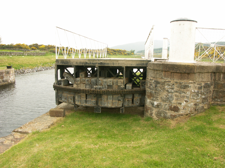 Caledonian Canal, Moy Swing Bridge